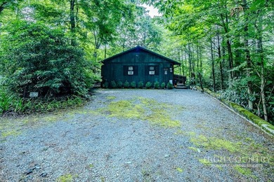 This charming mountain cottage offers comfortable four-season - photo 4