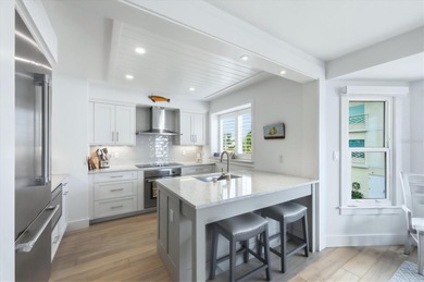 Highly sought-after direct bayfront residence, beautifully - photo 13