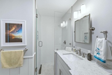 Highly sought-after direct bayfront residence, beautifully - photo 25