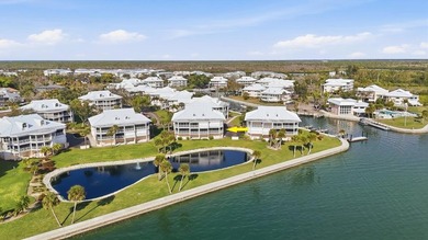 Highly sought-after direct bayfront residence, beautifully - photo 29