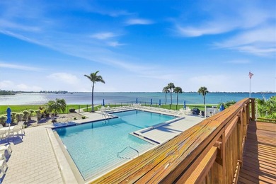 Highly sought-after direct bayfront residence, beautifully - photo 34