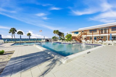 Highly sought-after direct bayfront residence, beautifully - photo 36
