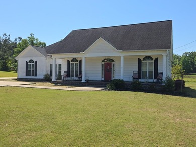 Beautiful 3 bedroom, 2 bathroom home featuring a spacious open - photo 1