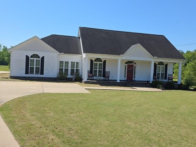 Beautiful 3 bedroom, 2 bathroom home featuring a spacious open - photo 2