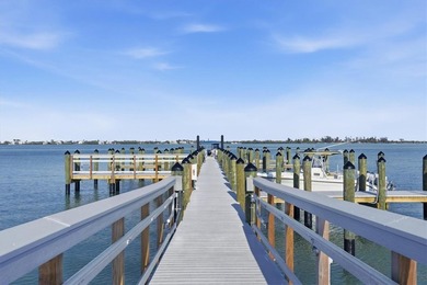 Highly sought-after direct bayfront residence, beautifully - photo 44