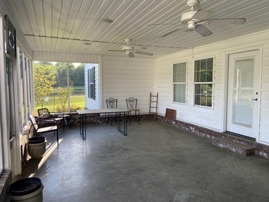 Beautiful 3 bedroom, 2 bathroom home featuring a spacious open - photo 6