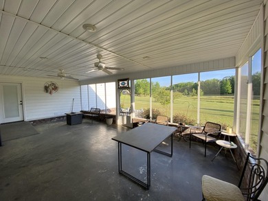 Beautiful 3 bedroom, 2 bathroom home featuring a spacious open - photo 7