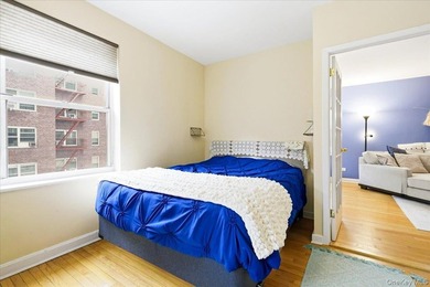 Welcome to this spacious and sun-filled Junior 1/One-Bedroom - photo 8