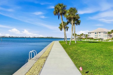 Highly sought-after direct bayfront residence, beautifully - photo 49