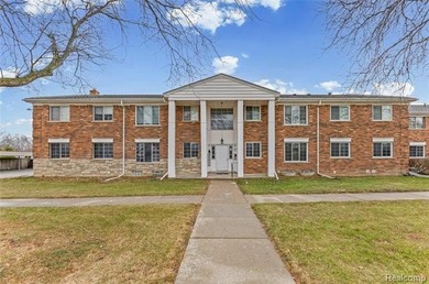 Lake Saint Clair Condo For Sale in Saint Clair Shores Michigan