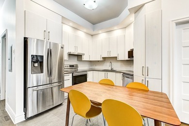 Condo lumineux idealement situe dans un quartier paisible borde - photo 3
