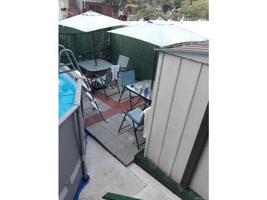 Newer construction. Only 20 years old with modern appliances and - photo 17