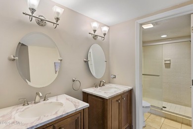 This beautifully updated 2 bedroom, 2.5 bath Harbourside II - photo 18