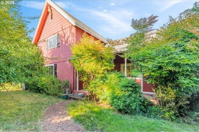 Lake Home For Sale in Saint Helens, Oregon