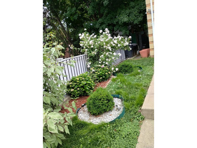 Newer construction. Only 20 years old with modern appliances and - photo 41