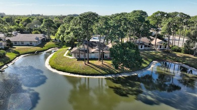 (private lake, pond, coastal) Townhome/Townhouse Active Under Contract in Fort Pierce Florida