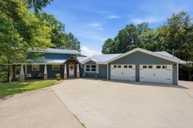 Smith Lake living at its finest! This spacious 5BR/3BA lakefront - photo 2
