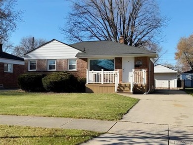 (private lake, pond, creek) Home Active Under Contract in Saint Clair Shores Michigan