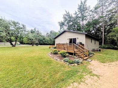 Nestled in a peaceful setting, this well maintained 2 bedroom, 1 - photo 18