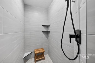 Welcome to luxury living in the highly sought-after Redhawk - photo 19