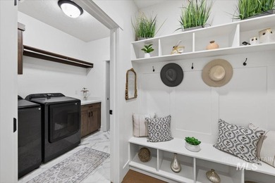 Welcome to luxury living in the highly sought-after Redhawk - photo 23