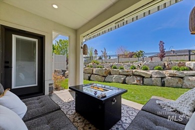 Welcome to luxury living in the highly sought-after Redhawk - photo 32