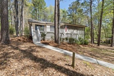 Perfect little slice of Lake Oconee Paradise! This Ranch home is - Lake Home For Sale in Greensboro, Georgia