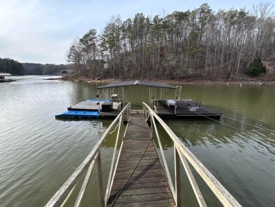 This is a charming cabin on beautiful Smith Lake, built in 1968 - photo 2