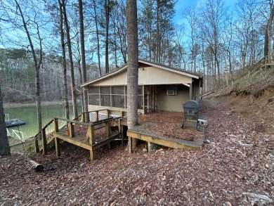 This is a charming cabin on beautiful Smith Lake, built in 1968 - photo 3