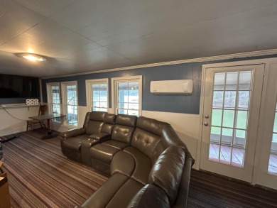This is a charming cabin on beautiful Smith Lake, built in 1968 - photo 5