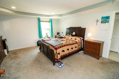 Welcome home to this spacious 5BR/3BA split foyer on a level lot - photo 11
