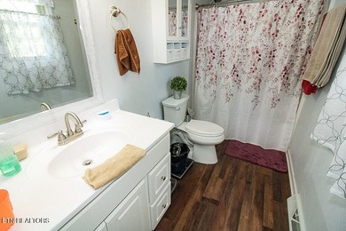 Welcome home to this spacious 5BR/3BA split foyer on a level lot - photo 12