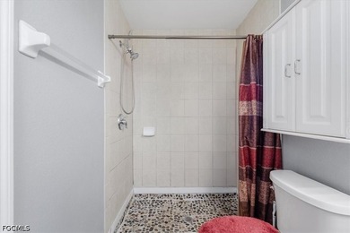 SELLER SAYS MAKE AN OFFER!! Vaulted ceilings, Main components of - photo 17