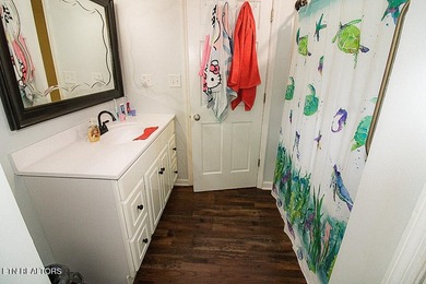 Welcome home to this spacious 5BR/3BA split foyer on a level lot - photo 17