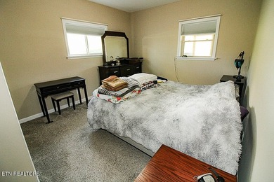 Welcome home to this spacious 5BR/3BA split foyer on a level lot - photo 21