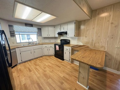 ACCEPTING BACK UP OFFERS! Lake front home with beautiful views - photo 3