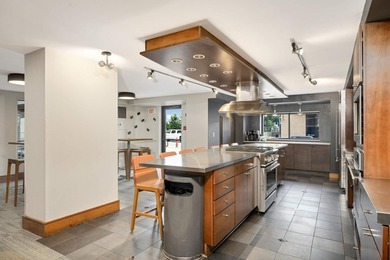 Discover urban living at its finest in this stylish condo! - photo 23