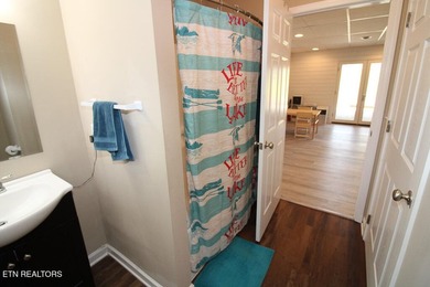 Welcome home to this spacious 5BR/3BA split foyer on a level lot - photo 25