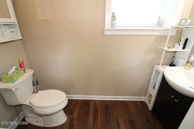 Welcome home to this spacious 5BR/3BA split foyer on a level lot - photo 26