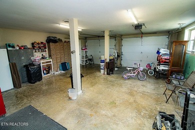 Welcome home to this spacious 5BR/3BA split foyer on a level lot - photo 27