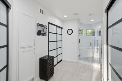 Some homes simply occupy a beautiful location. Others become - photo 28