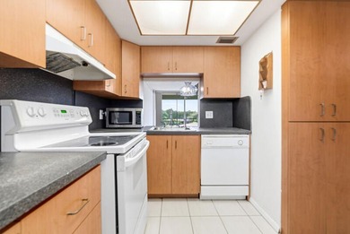 PRICE REDUCTION! This 2 bedroom 2 bath spacious condo is ready - photo 8