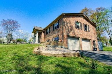 Welcome home to this spacious 5BR/3BA split foyer on a level lot - photo 33
