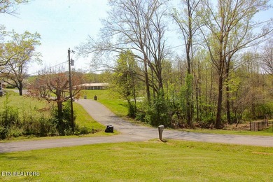 Welcome home to this spacious 5BR/3BA split foyer on a level lot - photo 36