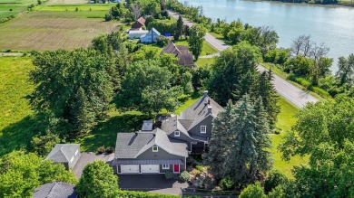 Lake Home For Sale in Saint-Denis-Sur-Richelieu,