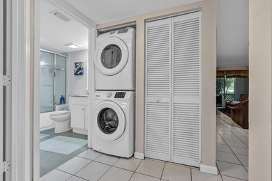 Location is everything! This 3-bedroom, 2-bath condo in Windwood - photo 13