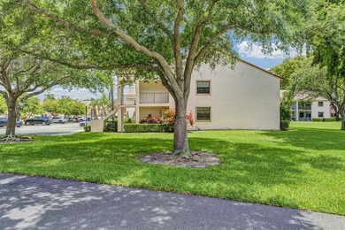 Location is everything! This 3-bedroom, 2-bath condo in Windwood - photo 28