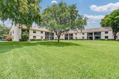 Location is everything! This 3-bedroom, 2-bath condo in Windwood - photo 29