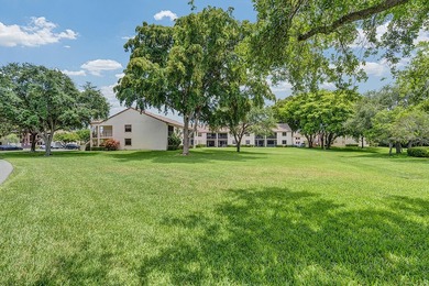 Location is everything! This 3-bedroom, 2-bath condo in Windwood - photo 30