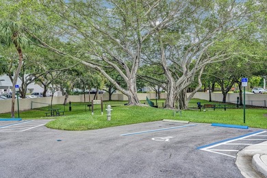 Location is everything! This 3-bedroom, 2-bath condo in Windwood - photo 36